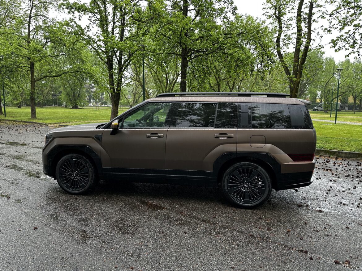Hyundai Santa Fe () Hyundai Santa Fe ()