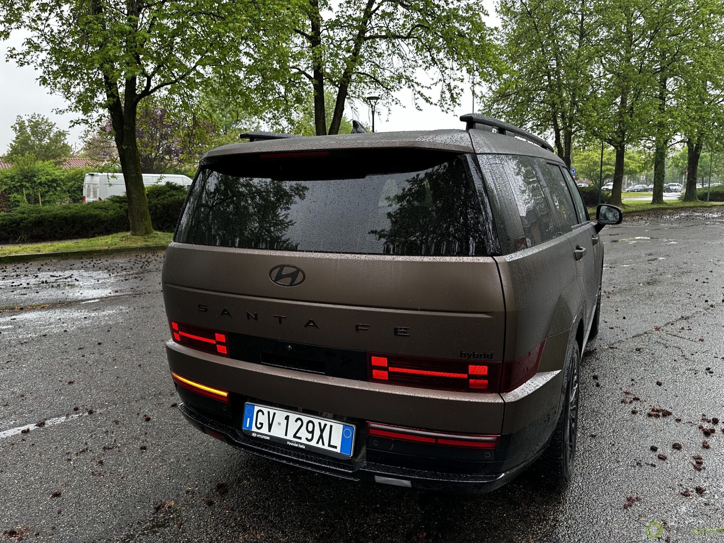 Hyundai Santa Fe () Hyundai Santa Fe ()