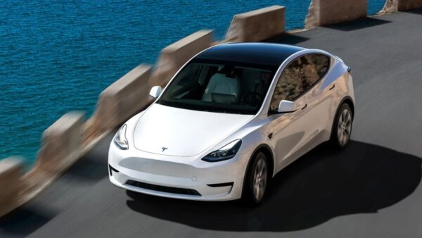 Tesla, giugno Infuocato: auto che si "consegnano" da sole e robotaxi