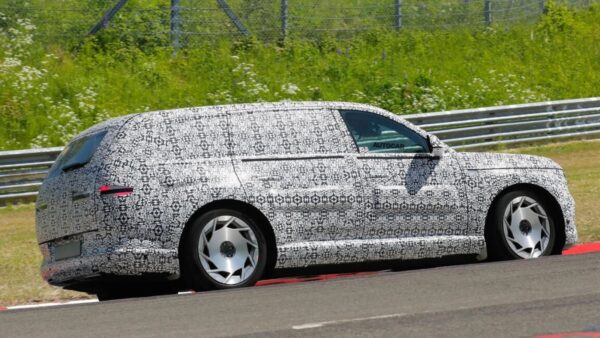 Genesis GV90, il lusso elettrico coreano: il modello che sfida Range Rover e Volvo