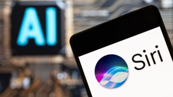 Siri AI non arriverà nel 2025: ritardo per l'assistente Apple