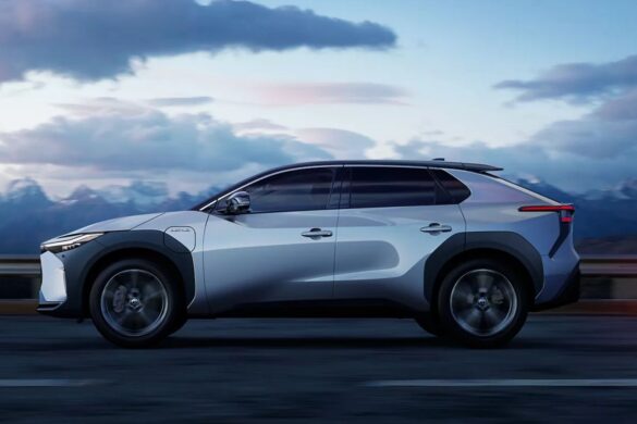 Toyota bZ4X, il restyling colpisce dalla A alla Z: interni rinnovati