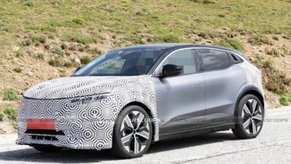 Renault Megane E-Tech 2025: restyling, look nuovo e sorprese