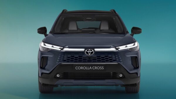 Toyota Corolla Cross cambia design: novità in Europa nel 2025