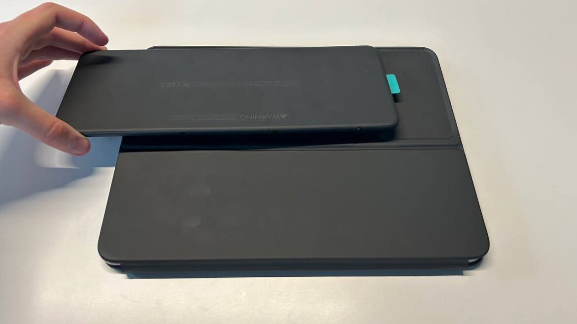 Logitech Folio () Logitech Folio ()