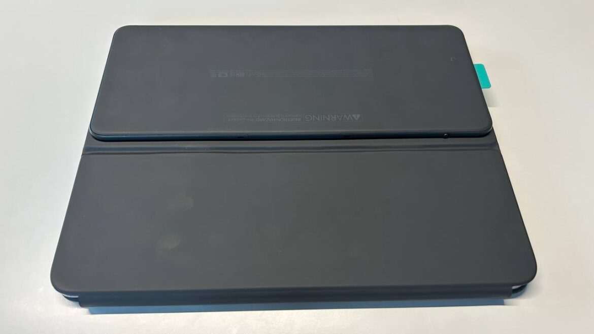 Logitech Folio () Logitech Folio ()