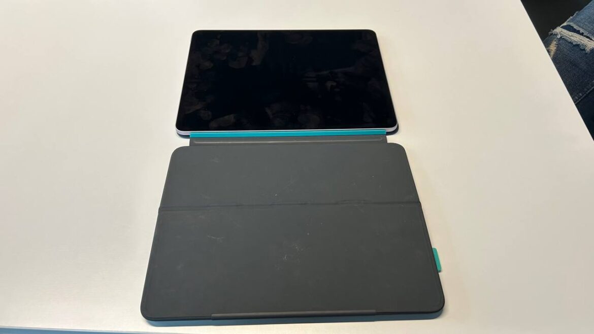 Logitech Folio () Logitech Folio ()