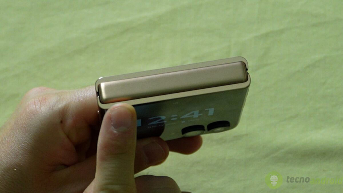 Motorola Razr Ultra () Motorola Razr Ultra ()