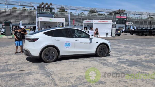 tesla - immagine 10 Tesla Model Performance ()