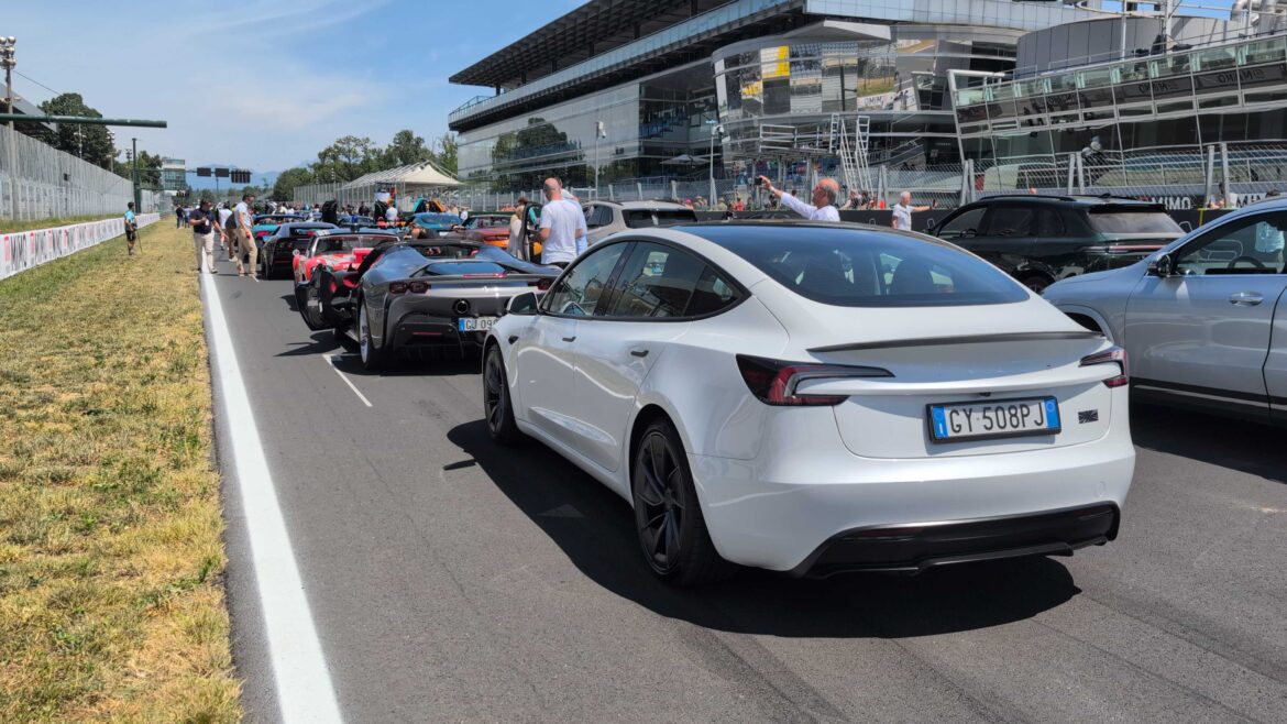 Tesla Model  Performance ()