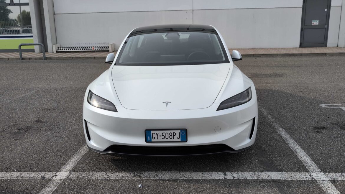 Tesla Model  Performance ()