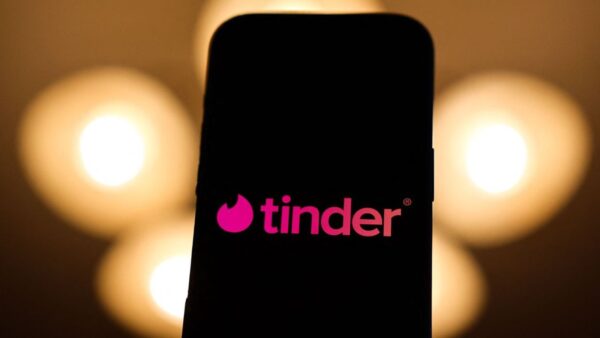 Tinder, appuntamenti a due con Double Date: da luglio anche in Italia