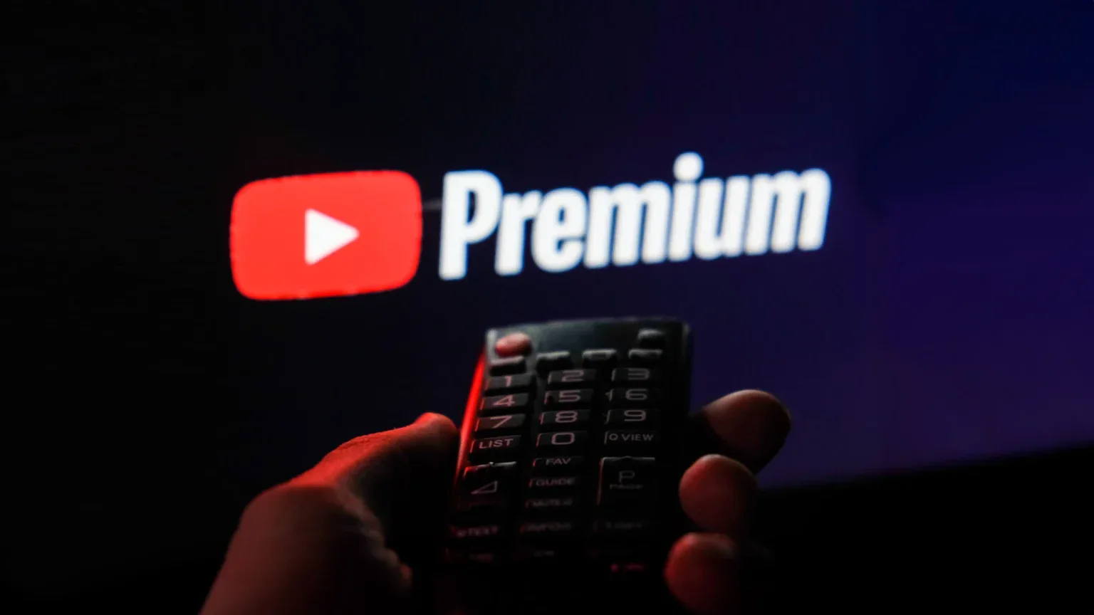 Google, AI Overview arriva su YouTube Premium: ecco come usarlo