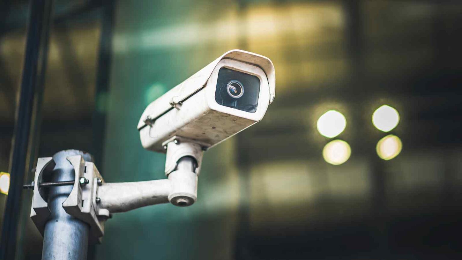 Oltre 40.000 telecamere di sorveglianza in tutto il mondo sono esposte online, mettendo a rischio la privacy degli utenti.