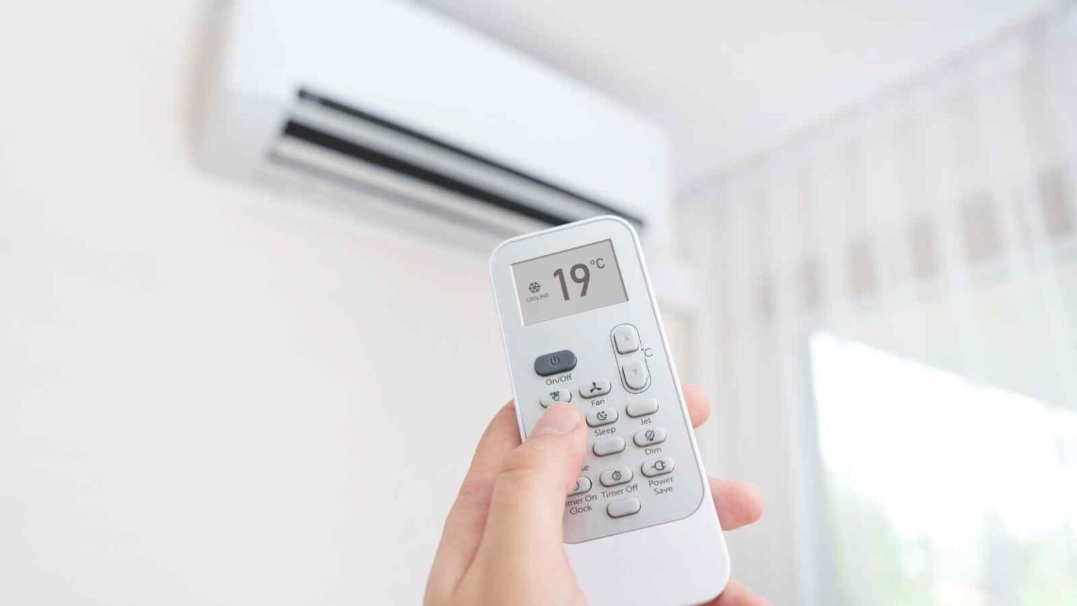 I condizionatori senza tubo non raffreddano davvero: la fisica richiede uno scarico per eliminare il calore dalla stanza.