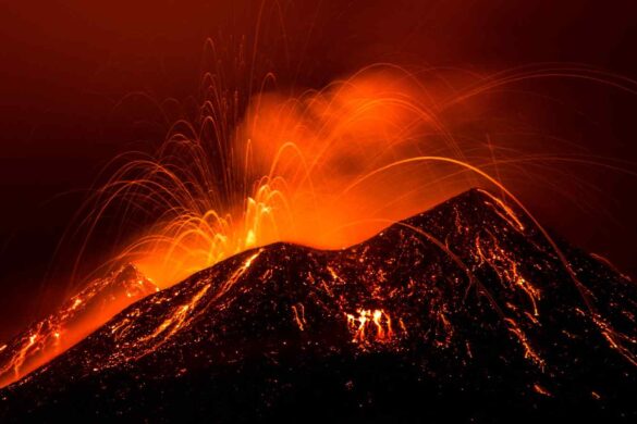 L’eruzione più potente dell’Etna dal 2014, vista dai satelliti