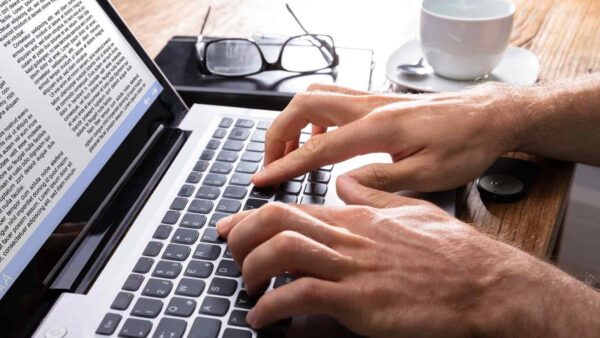 La BBC diffida Perplexity per scraping non autorizzato, mentre editori cercano accordi per monetizzare i contenuti con l’AI.