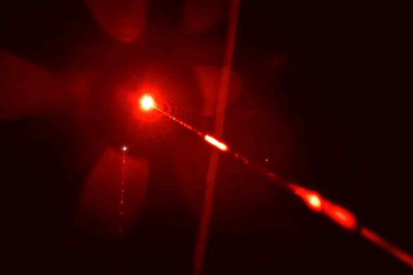 Styropyro e il suo laser illegale: scienza, pericolo e DIY estremo
