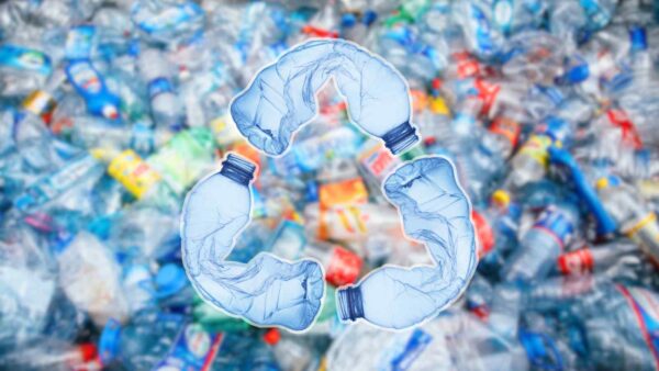Versalis presenta Hoop, impianto di riciclo chimico che trasforma plastica mista in materiali di qualità per uso alimentare e farmaceutico.