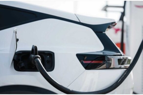 Auto elettriche, ricarica sotto controllo: più concorrenza per prezzi equi