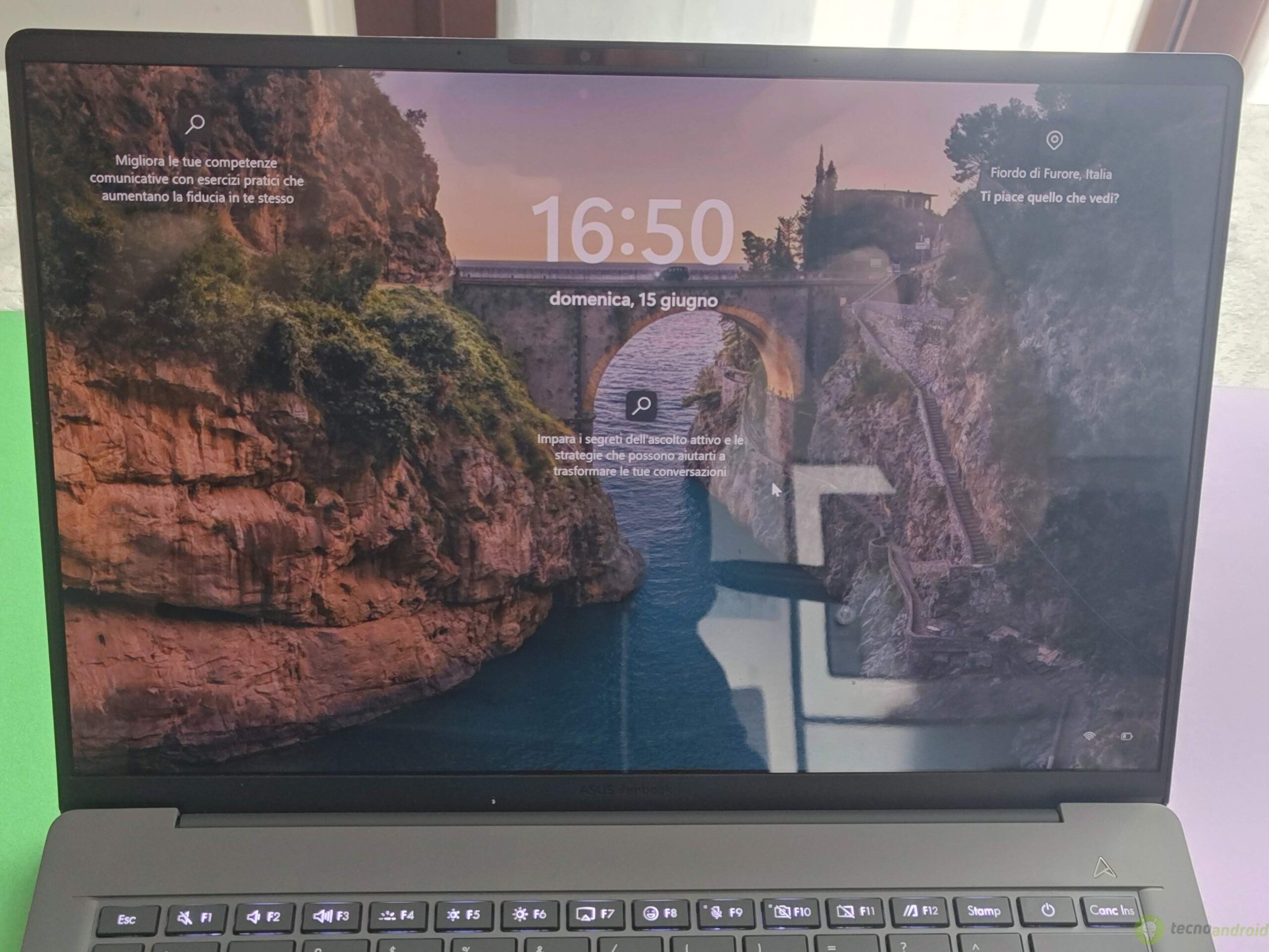 Asus Zenbook A () Asus Zenbook A ()