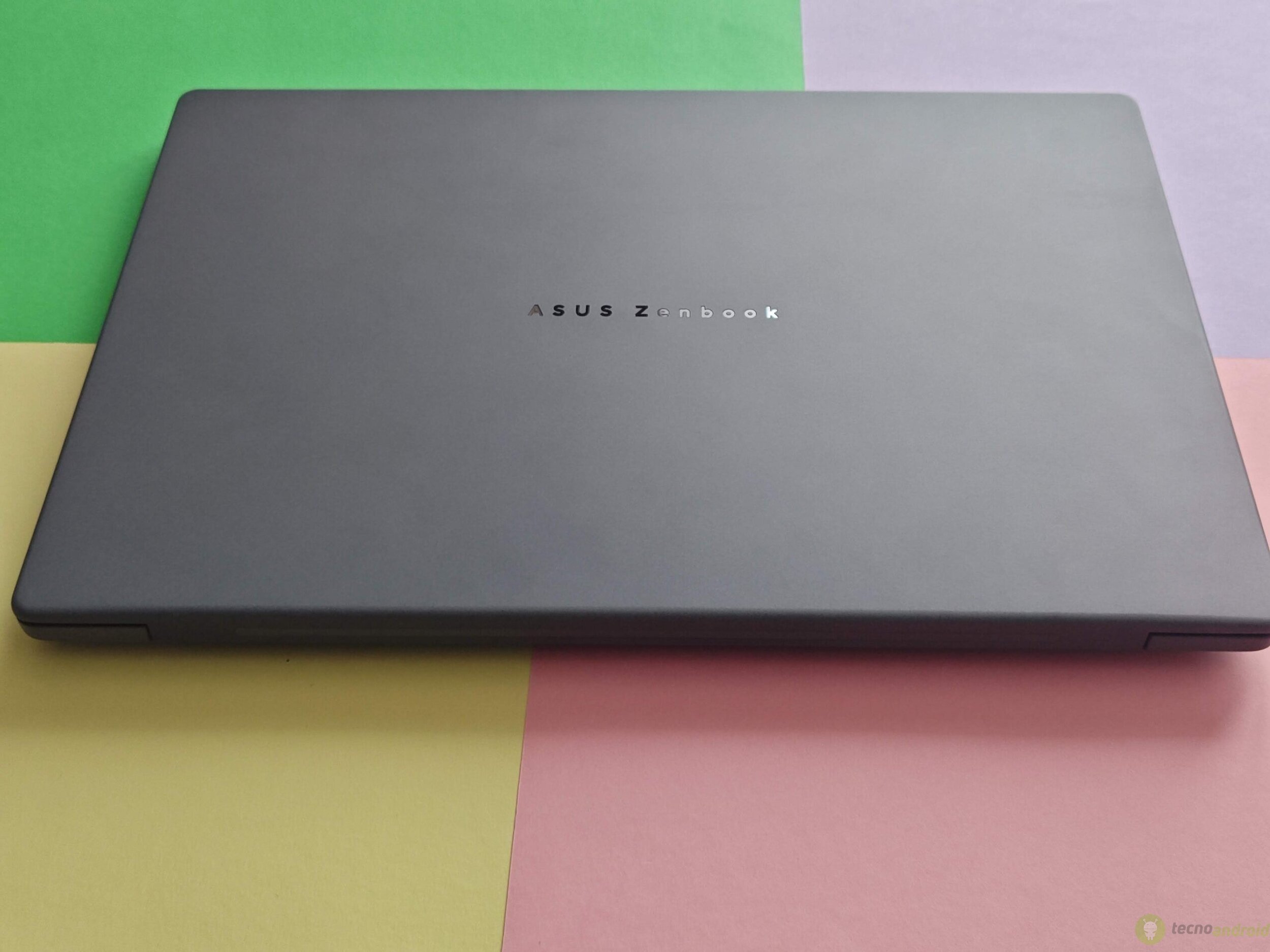 Asus Zenbook A () Asus Zenbook A ()