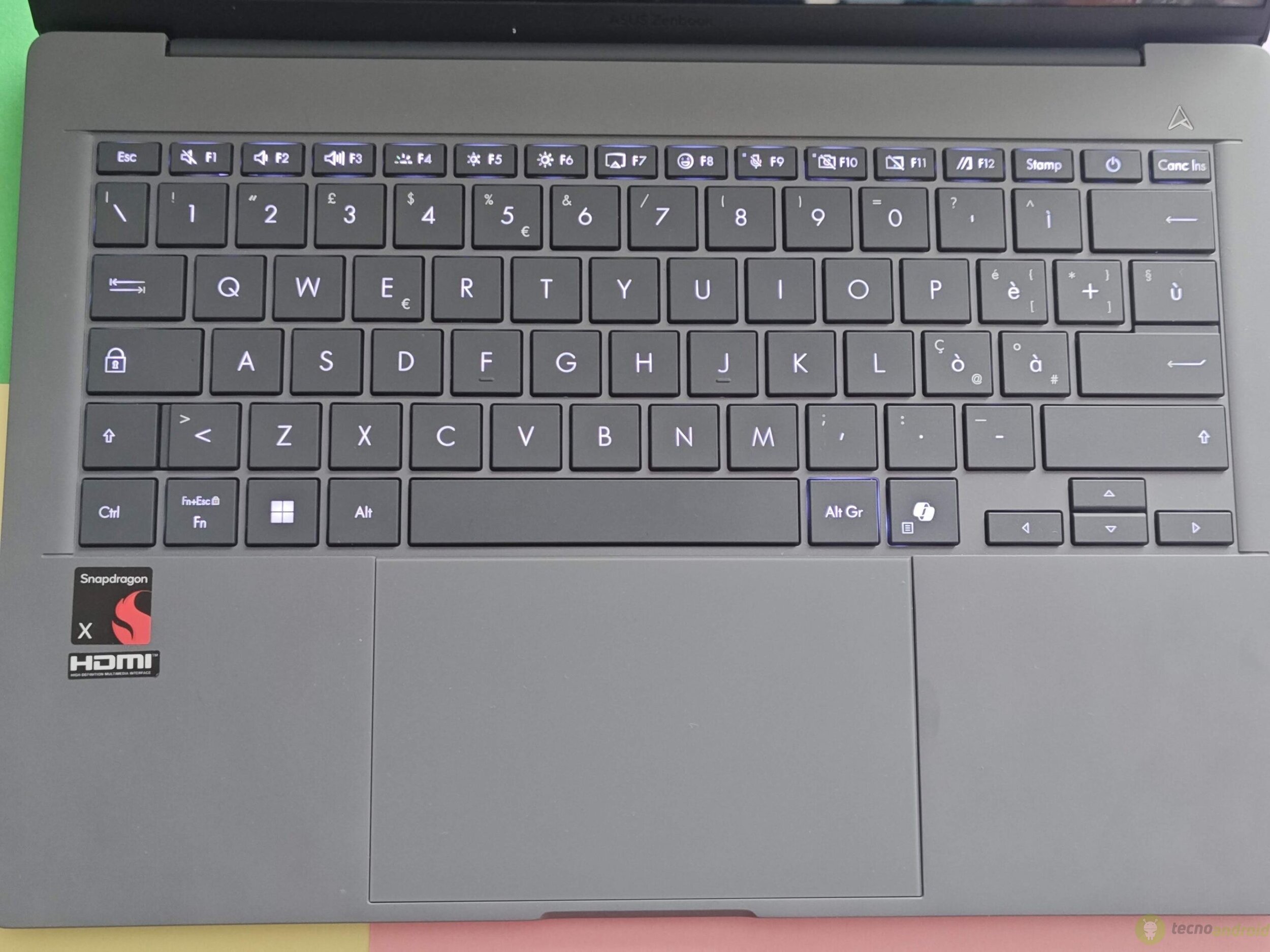 Asus Zenbook A () Asus Zenbook A ()