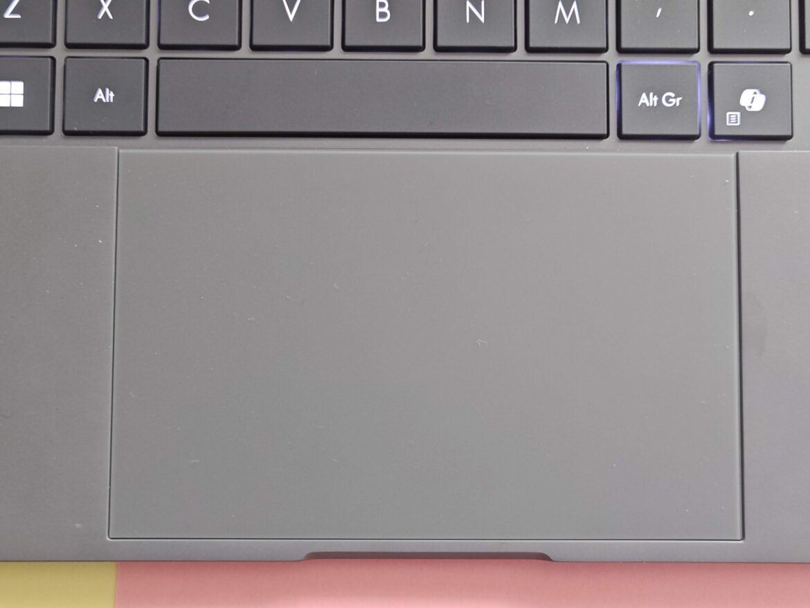 Asus Zenbook A () Asus Zenbook A ()