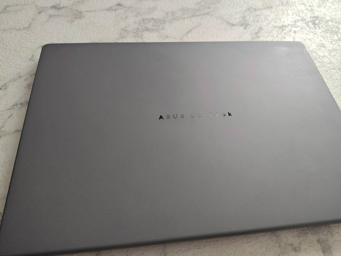 Asus Zenbook A () Asus Zenbook A ()