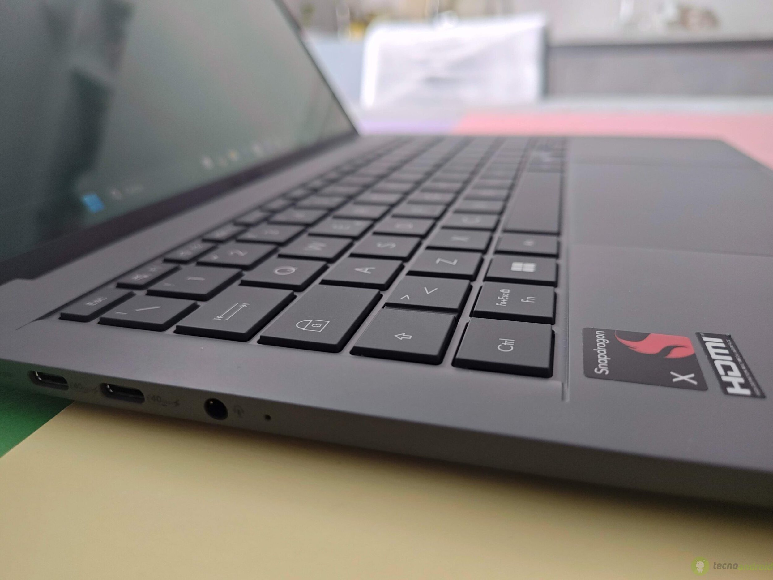 Asus Zenbook A () Asus Zenbook A ()