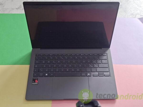 Asus Zenbook A ()