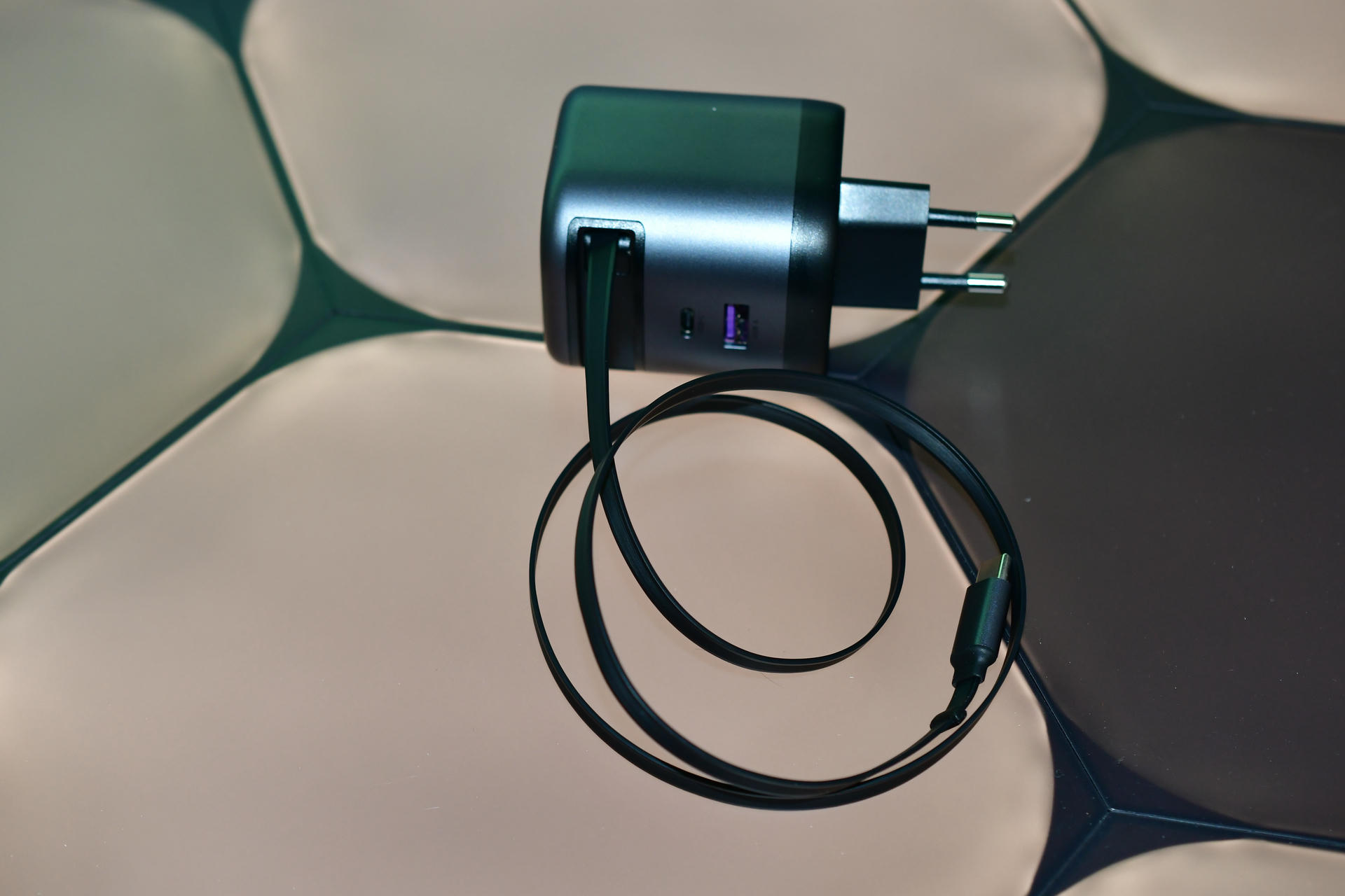 DSC UGREEN Nexode W Charger DSC UGREEN Nexode W Charger