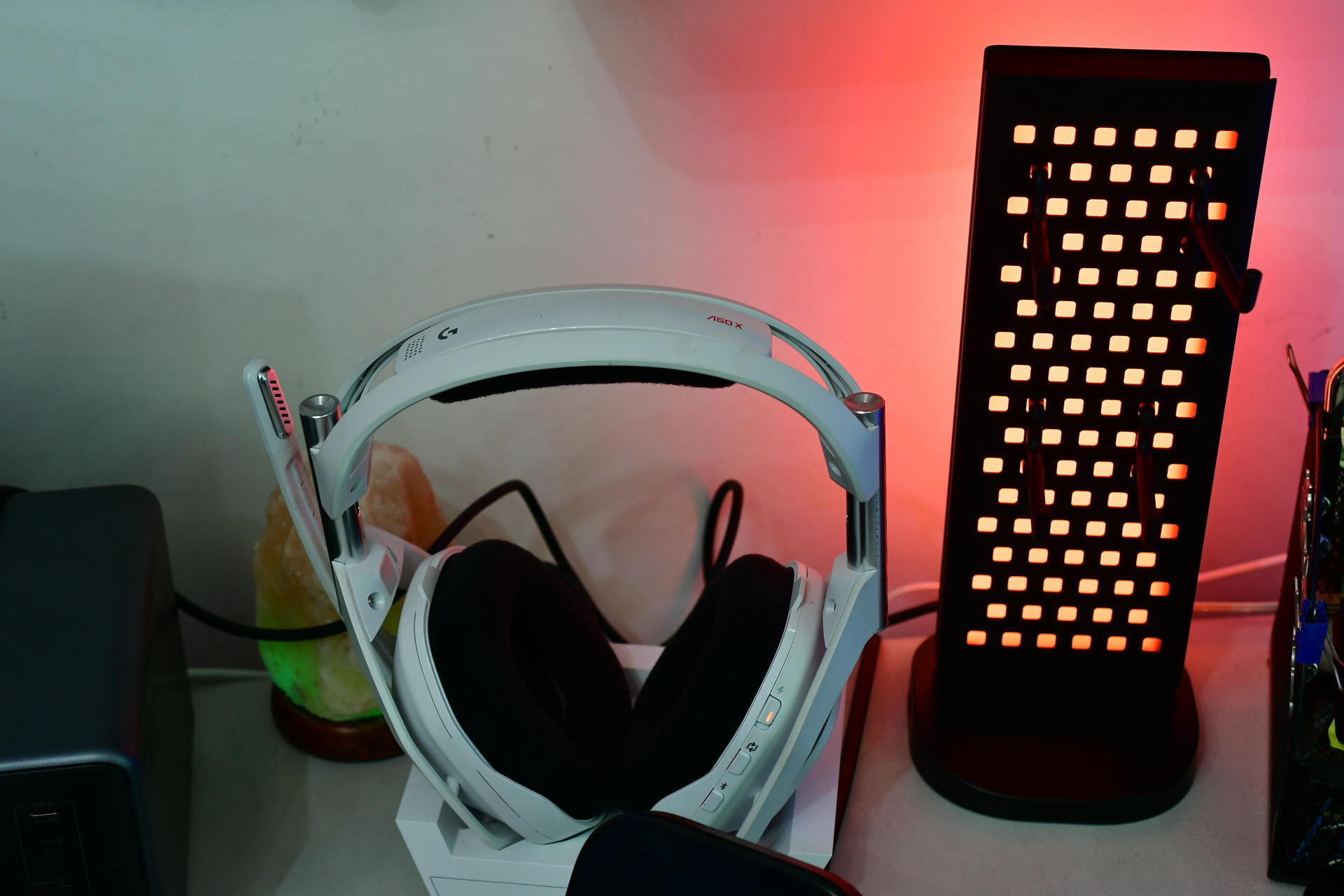 DSC Nanoleaf Pegboard Desk Dock DSC Nanoleaf Pegboard Desk Dock