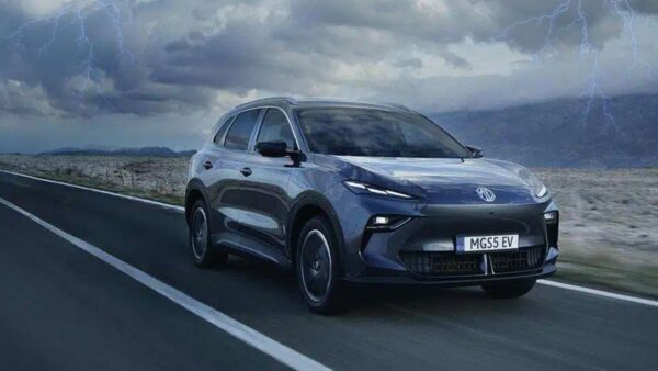 MG lancia MGS5 EV: motore elettrificato ed uno stile da sogno