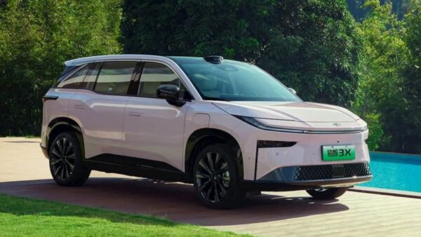 Toyota bZ3X conquista la Cina: boom ordini e rivali spiazzati