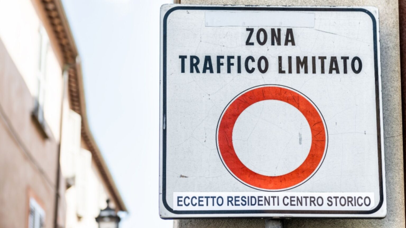 Milano ZTL Quadrilatero: multe per le auto? Tutto fermo fino a settembre