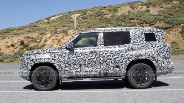 Mitsubishi: spuntano foto del nuovo SUV misterioso