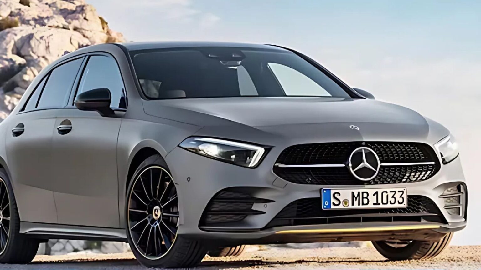 Mercedes Classe A, colpo di scena sul suo futuro: rimane fino al 2028