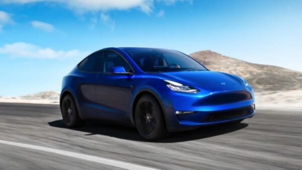 Tesla Model Y: arriva la versione più lunga e a 6 posti