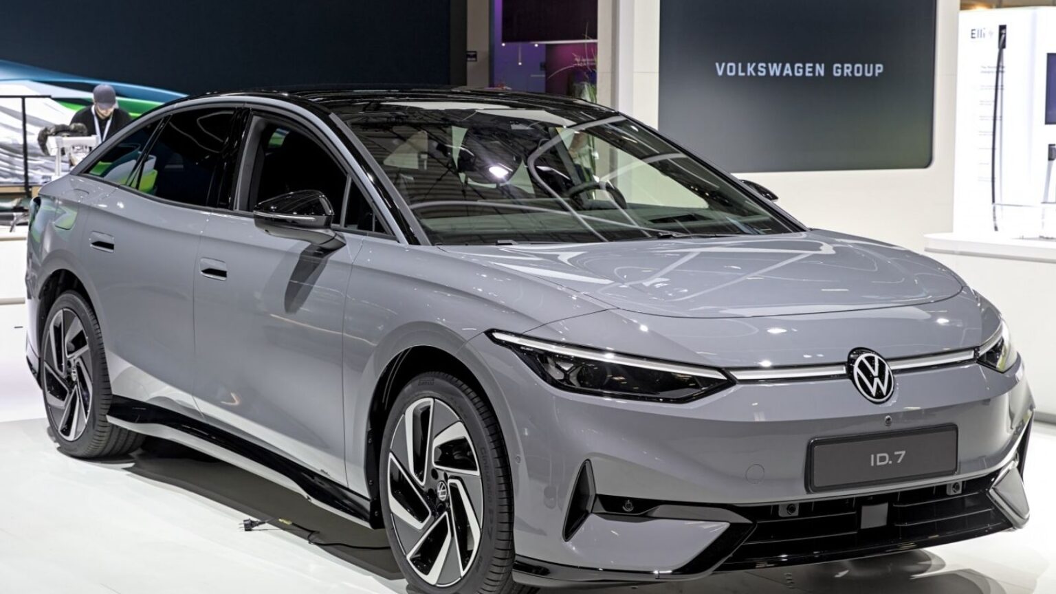 Volkswagen sotto pressione: tra crescita elettrico, dazi e ricavi in calo