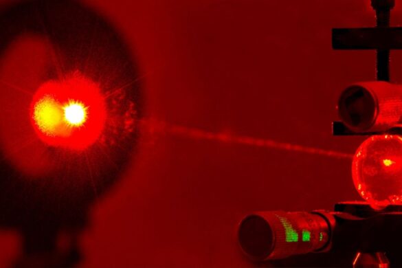 Nuovo Cristallo laser cinese: arma segreta per colpire i satelliti?