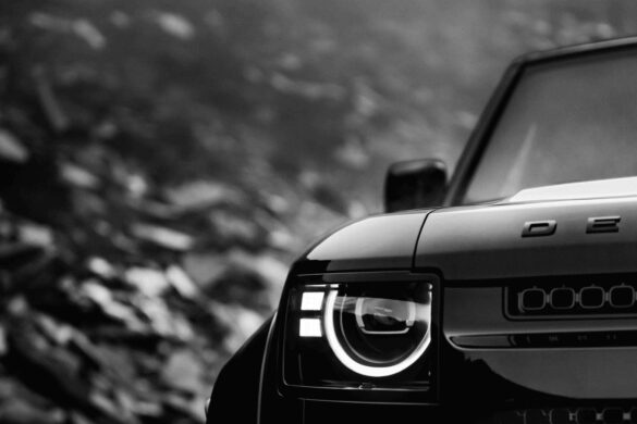 Land Rover presenta la versione inedita Defender OCTA Black