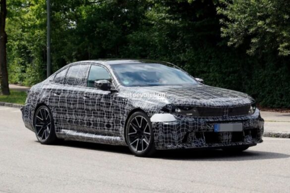 BMW M5: nuove foto spia mostrano il restyling