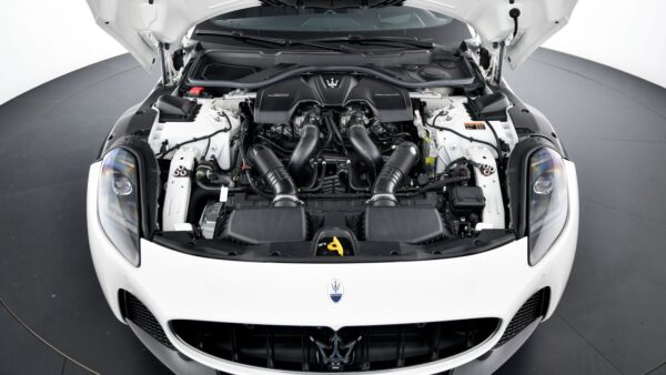 Maserati, Ferrari, V8