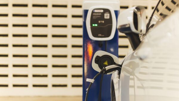 Auto elettriche, aumentano gli incentivi
