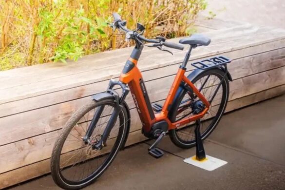 Bici elettriche, arriva la ricarica wireless per le eBike: basta stop per ricaricarle