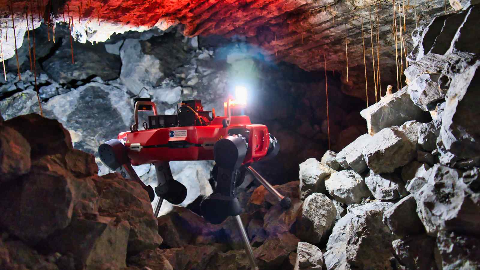 anymal Il robot quadrupede ANYmal impara a lanciare con precisione grazie a milioni di simulazioni, pronto per missioni rischiose reali.