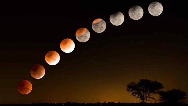 Un’eclissi lunare al Cerro Tololo ha mostrato colori unici e inattesi, frutto di un mix tra scienza e atmosfera naturale.
