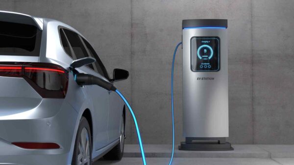La Cina rivoluziona la ricarica EV con colonnine da 1600 kW: 100 km di autonomia in un minuto, mentre l’Europa resta indietro.