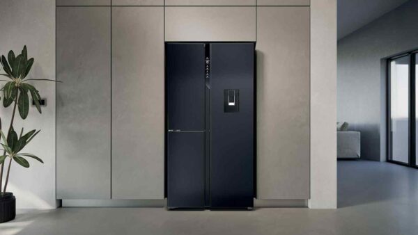 Haier lancia un frigorifero smart a tre porte con zona convertibile, controllo da app e design hi-tech pensato per semplificare la vita.